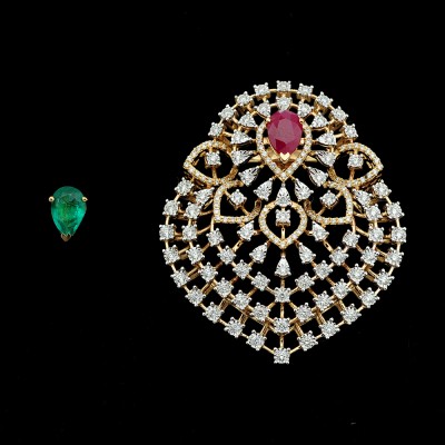 diamond pendant with changeable natural emeralds/rubies.