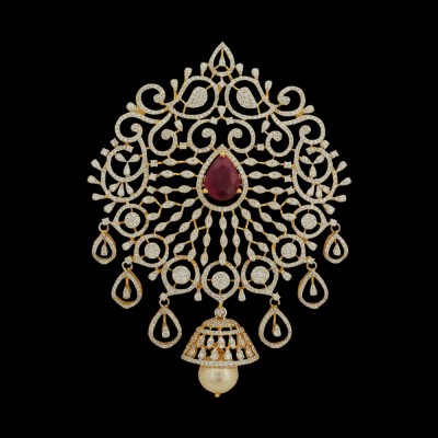 Pendant studded with Diamonds, rubies and pearls